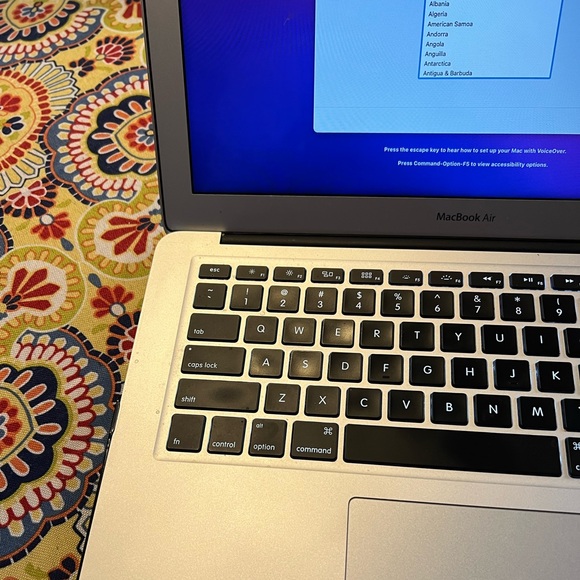 MacBook Pro - Picture 5 of 8